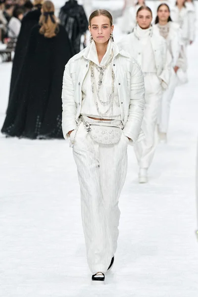 Look 63